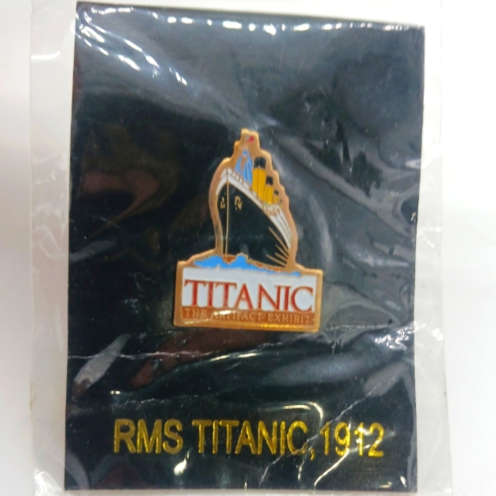Vintage RMS Titanic, 1912 Pin